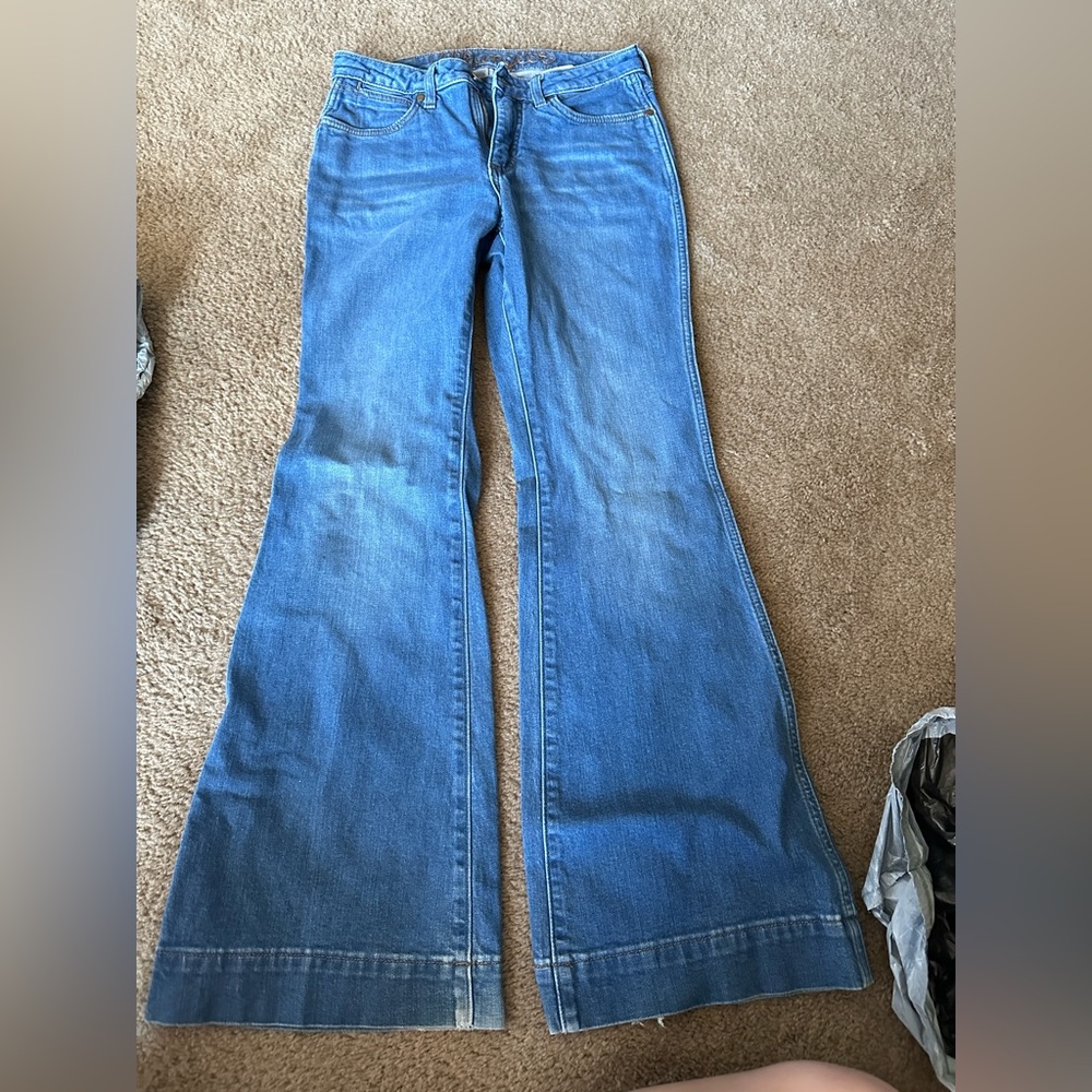 Size 28S wrangler jeans SOME WEAR ON THEM